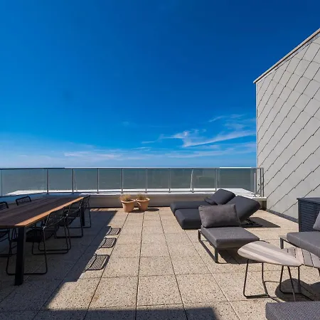 Beautiful Penthouse With Phenomenal Sea View Appartamento *