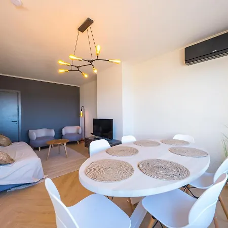 Beautiful Penthouse With Phenomenal Sea View Appartement