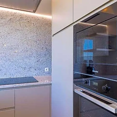 Beautiful Penthouse With Phenomenal Sea View Appartamento *